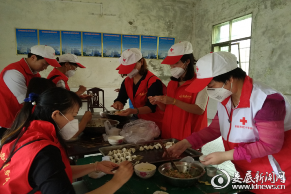 红十字志愿者