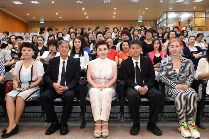 莎蔓莉莎赴台湾嘉南药理科技大学参观学习