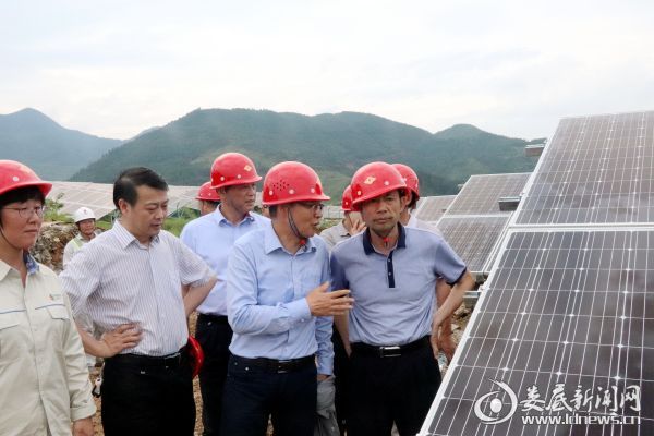 施耀新,娄底市政府副厅级干部余明庭一行实地考察光伏发电站)(6月23日