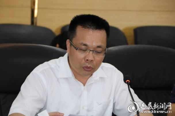 院长郭超群向采访团介绍司法改革工作) 娄底新闻网讯(记者 陈思钦)9月