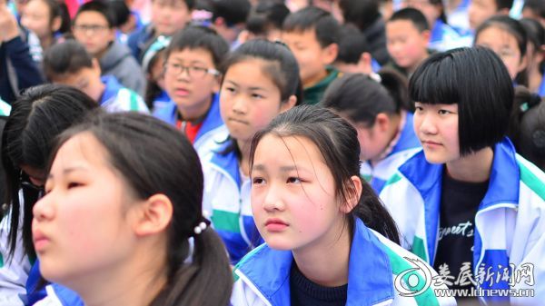 青树坪中学举行2018春季开学典礼暨安全与心理健康教育活动