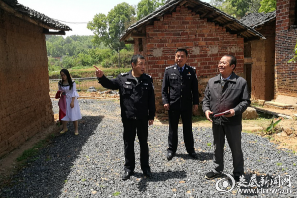 双峰县交警大队深入扶贫村开展精准扶贫工作