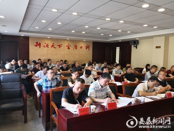 县市新闻 双峰县娄底新闻网讯(通讯员 蒋云鹤)为全面深化禁毒人民战争