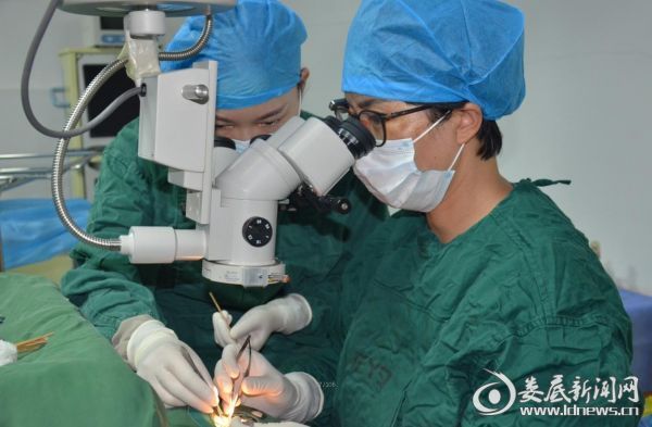娄底爱尔眼科医院为13岁斜视患儿成功实施矫正手术