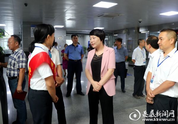 张希慧全面深化放管服和四办改革持续优化便民利企新环境