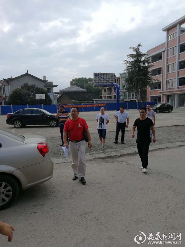 涟源市教育局到杨市镇开展秋季校园安全大检查