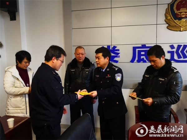李彦慰问巡特警援疆,烈士亲属及困难民警职工_娄底新闻网