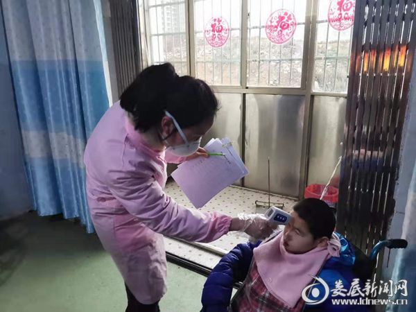 给儿童测量体温