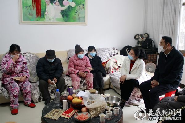 娄底市委宣传部领导看望慰问党员志愿者朱建勋遗属