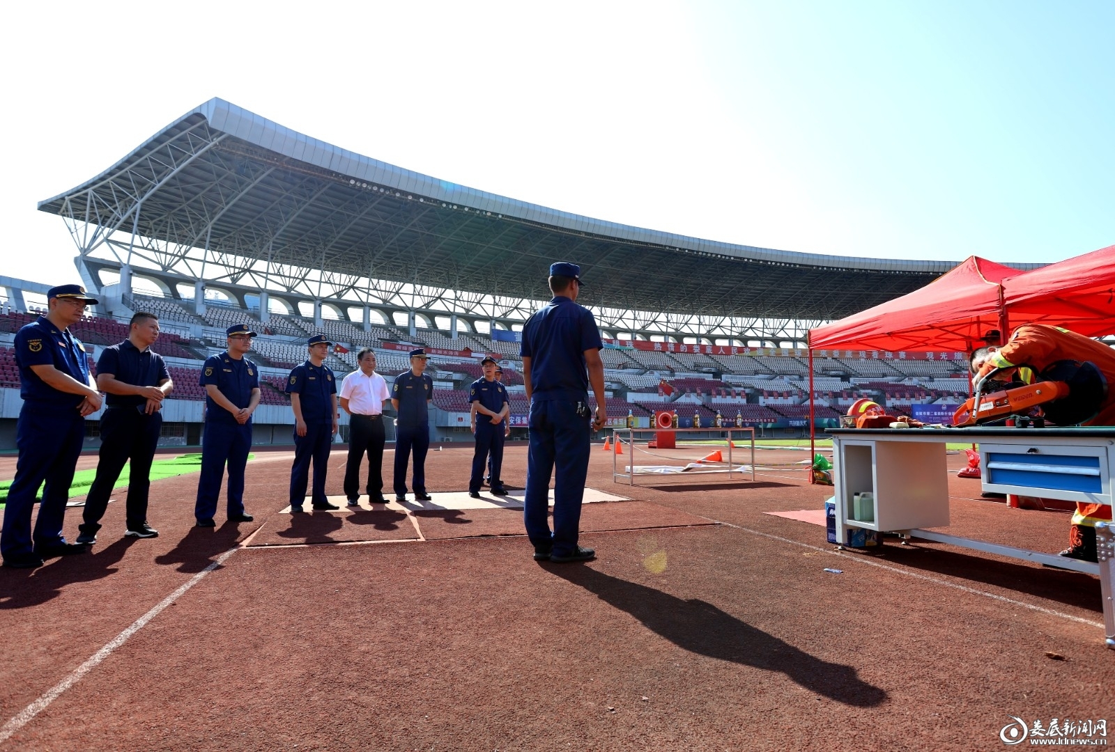 市第二届消防行业职业技能竞赛在市体育中心火热开赛)拍摄制作/杨蕾