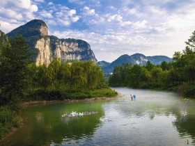 山青江碧的涟源湄江风景区