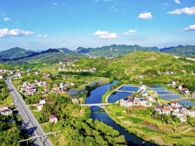 娄底大道、涟水河畔新农村风景如画