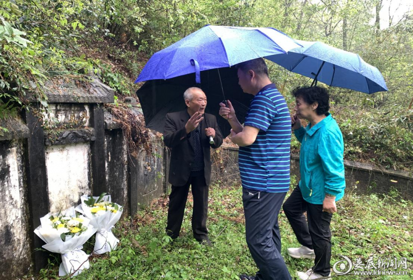 蔡和森之孙蔡生回乡祭祖扫墓