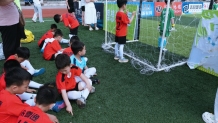 图说丨娄底幼超嘉年华，老师拉不动的“场外守门员”