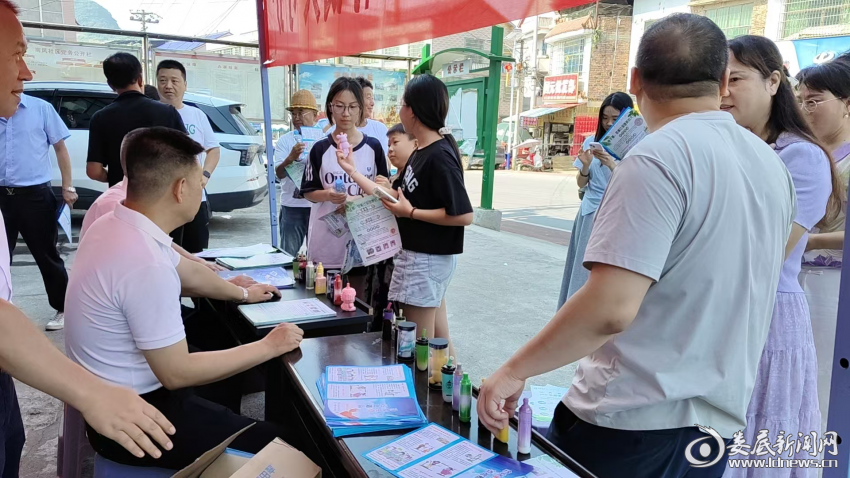 龙塘镇南风社区驻村工作队: 深耕帮扶办实事 激活阵地惠民生