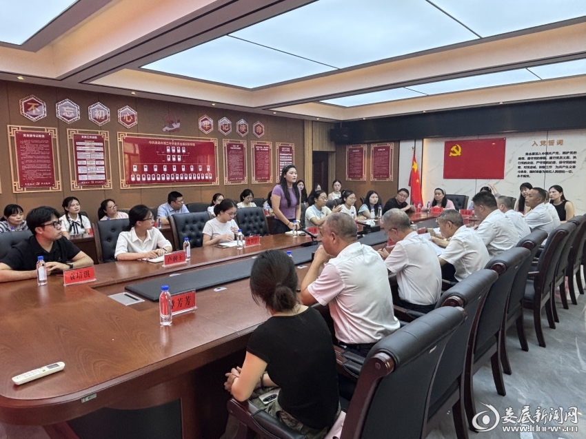 凝“新”聚力启新程  薪火相传育桃李  娄底三中举行2026年下学期新教师见面座谈会