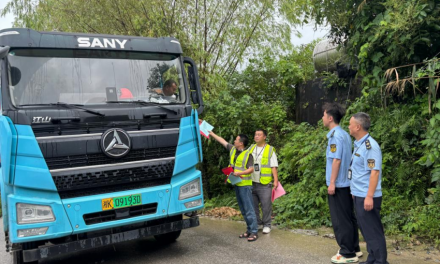 冷水江公路开展建材企业道路运输安全环境宣传整治行动