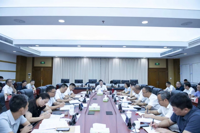 何朝晖：干字当头 实字托底 推动高质量发展各项任务落地见效