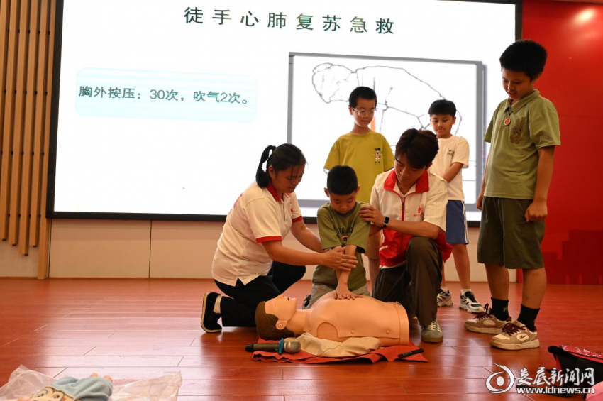 长青街道开展“绷紧防溺安全弦 共筑生命防护墙”主题活动