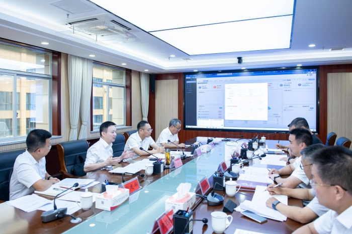 何朝晖调研数字化平台建设：让大数据更好赋能基层治理和经济社会发展