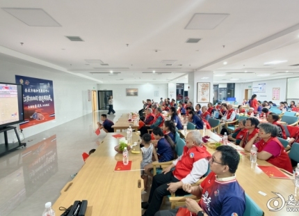 我们的足球我们的城⑳丨红歌助湘超·银发耀娄底   椿和里康养中心的一场特殊“远征”