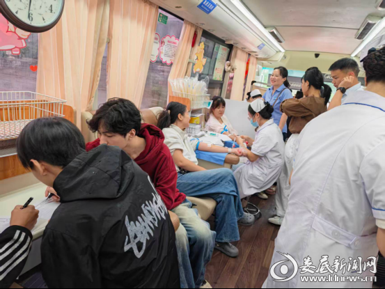 新化县财政局31人捐献11500毫升热血