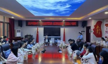 大力弘扬教育家精神  共筑尊师重教风尚  星星中学2026年教师节座谈会举行