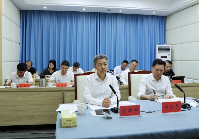 曾超群主持召开专题会议研究溶洞生态环境保护工作