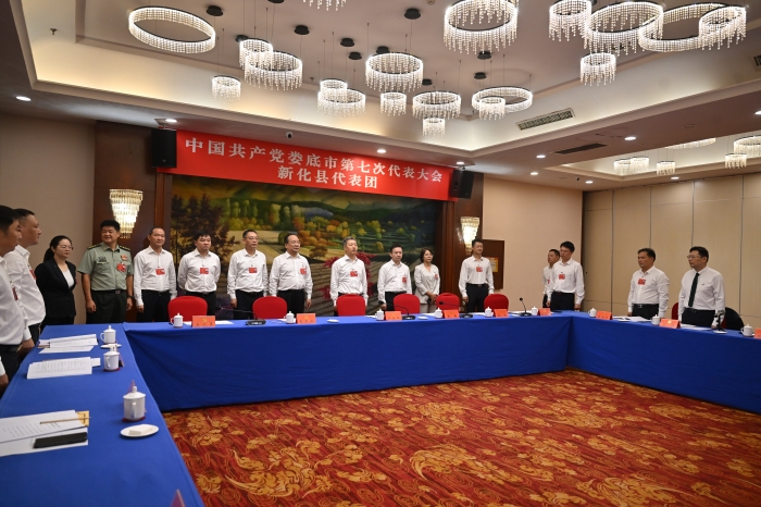 曾超群何朝晖等市领导看望党代表