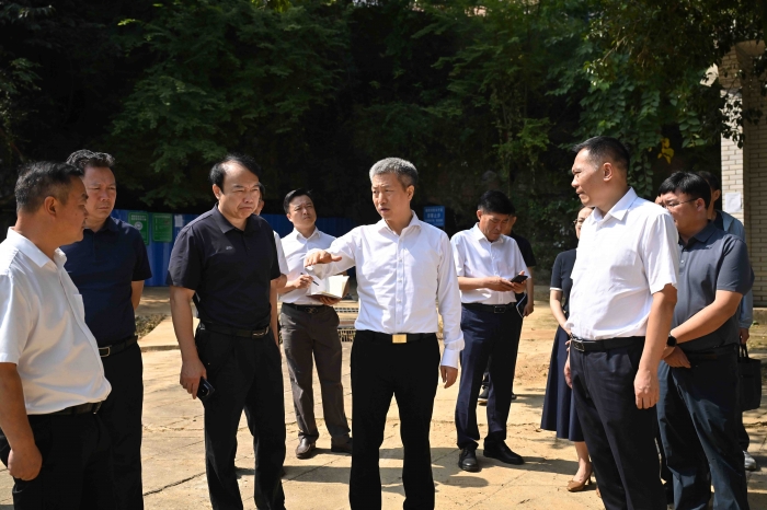 曾超群赴涟源市督导溶洞污染问题排查整治工作