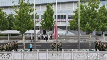 致敬盛世华诞  传承长征精神——娄底一中举行迎国庆主题升旗仪式