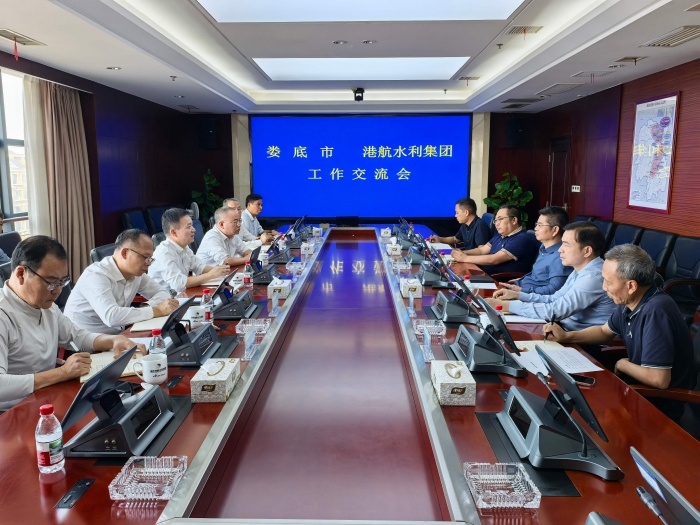 何朝晖赴省港航水利集团、海利集团对接工作
