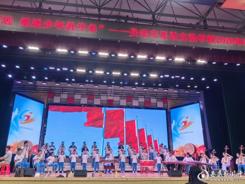 娄底市星星实验学校的同学们进行合唱民乐演奏排练