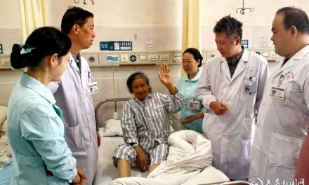 肿瘤“啃”断锁骨 医生“搓”出新生