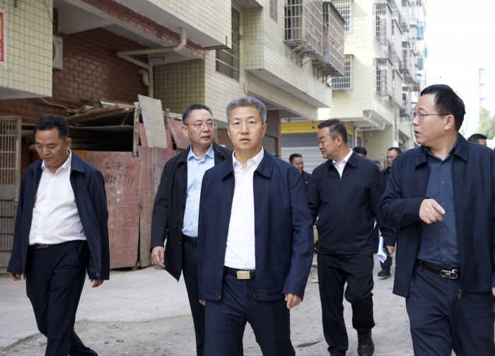 曾超群调研非电网直供小区“临代正”改造工作