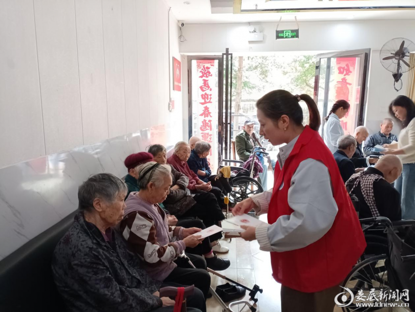 娄底市法律援助中心走进老年公寓开展普法宣传活动